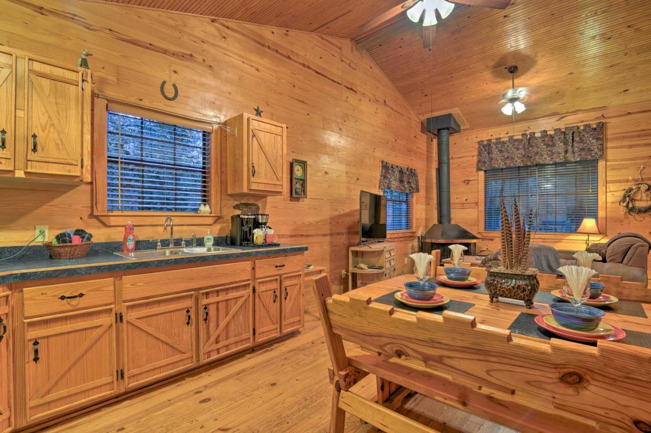 Hochatown Hideaway With Hot Tub, Grill And Fire Pit! Villa Stephens Gap Esterno foto
