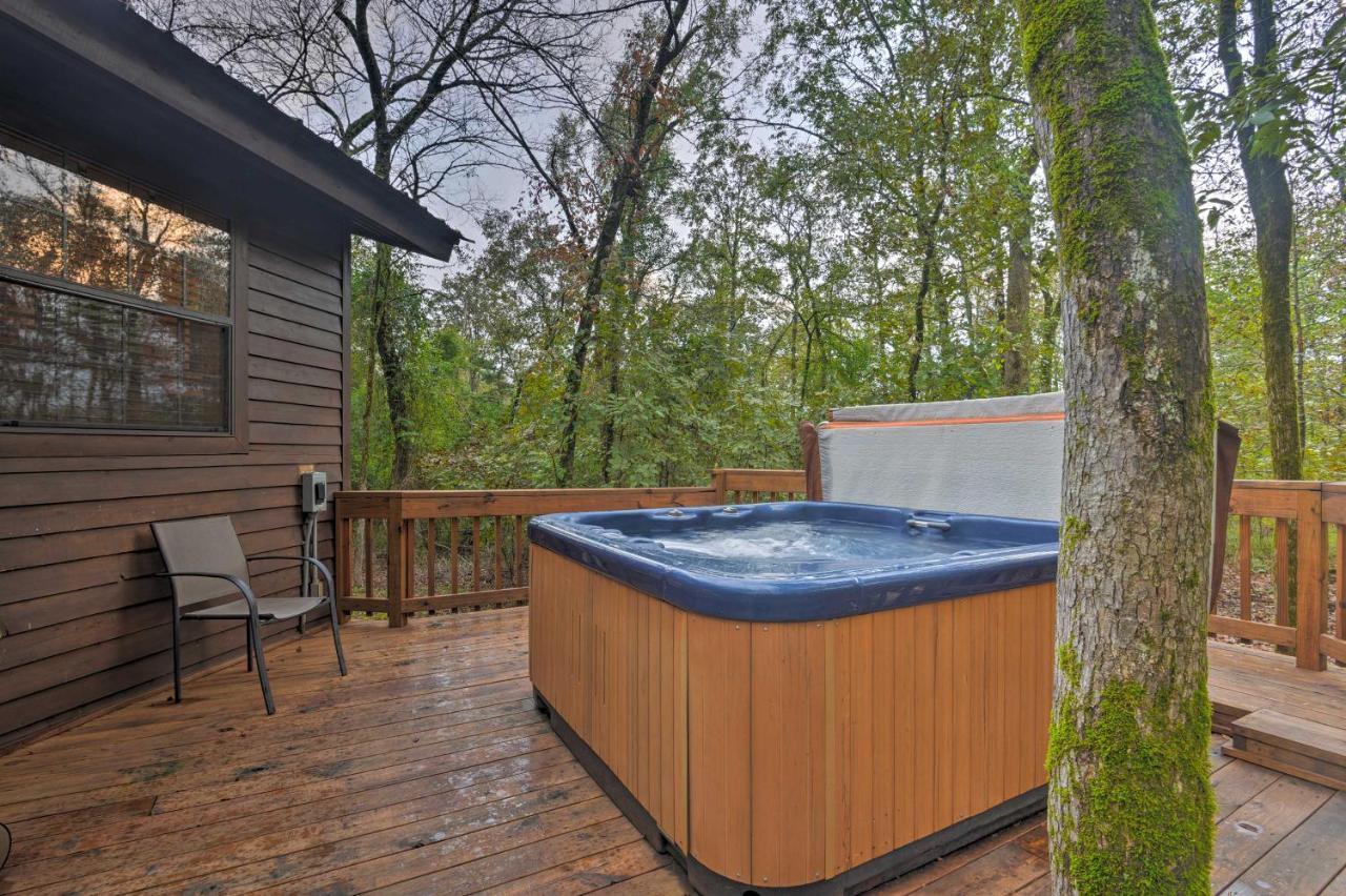 Hochatown Hideaway With Hot Tub, Grill And Fire Pit! Villa Stephens Gap Esterno foto
